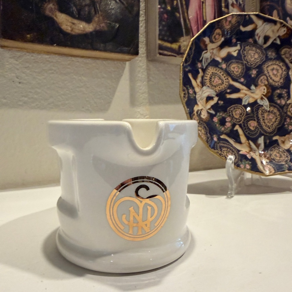Santa‎ Maria Novella Porcelain Container — Gold Detail, Apothecary Mortar Design